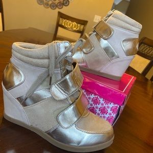 WANTED Gold Chamber Boots